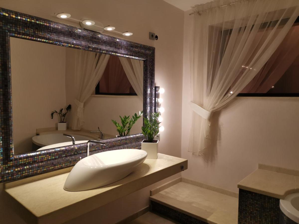 Kubiq Residence Temesgyarmat Kültér fotó