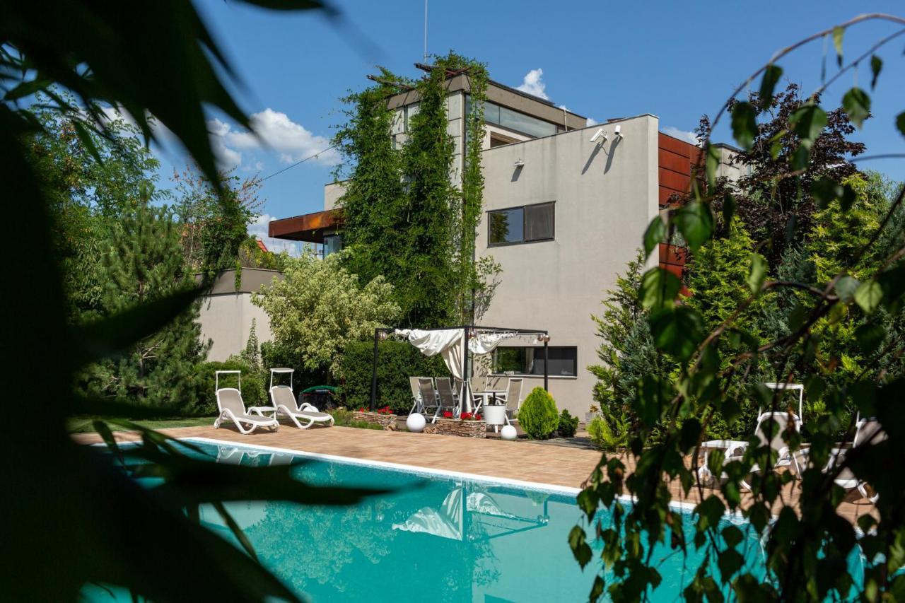 Kubiq Residence Temesgyarmat Kültér fotó