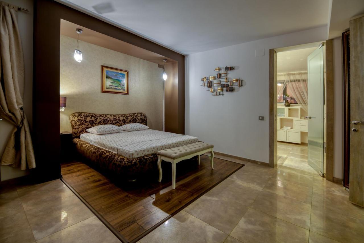 Kubiq Residence Temesgyarmat Kültér fotó