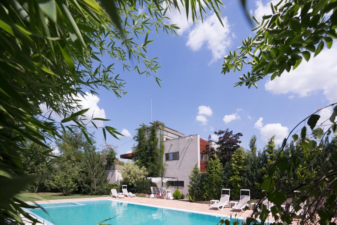 Kubiq Residence Temesgyarmat Kültér fotó