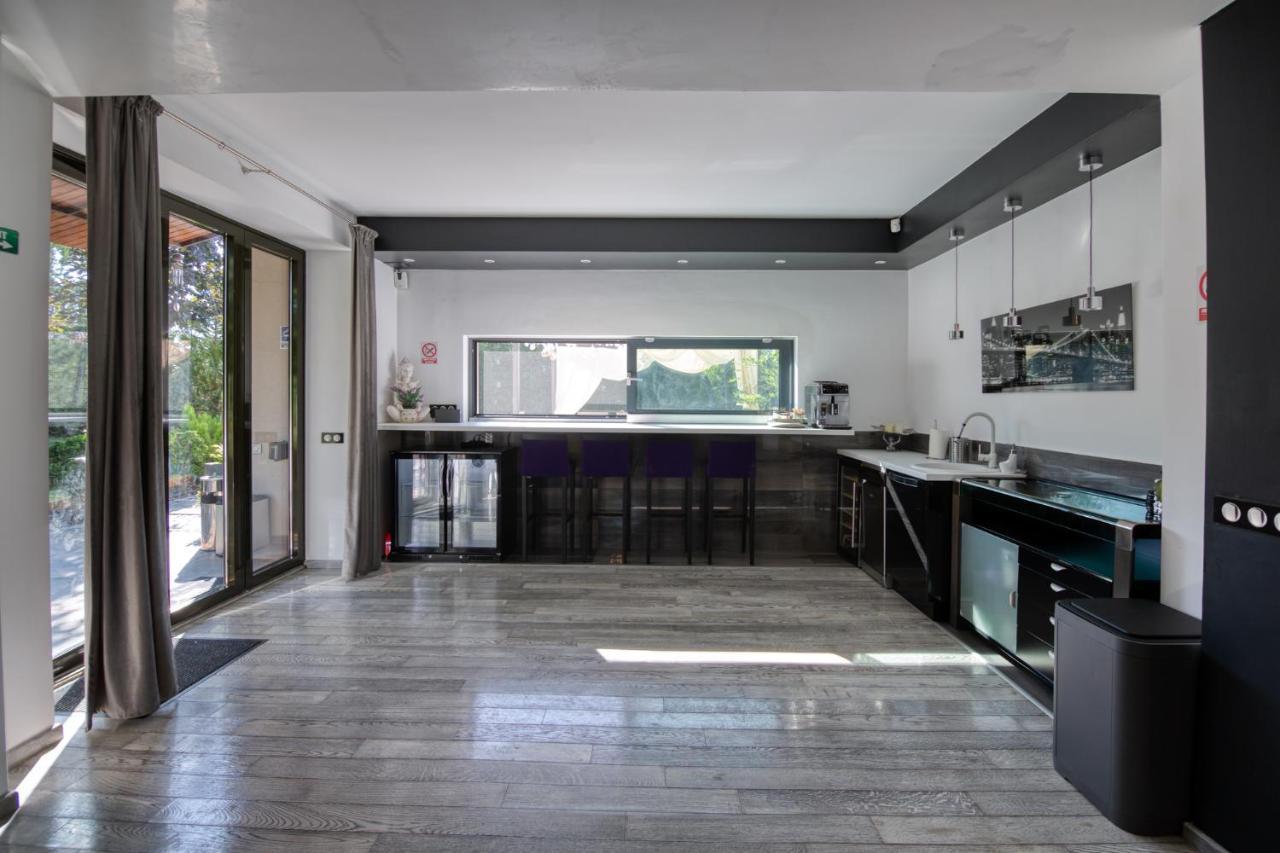 Kubiq Residence Temesgyarmat Kültér fotó