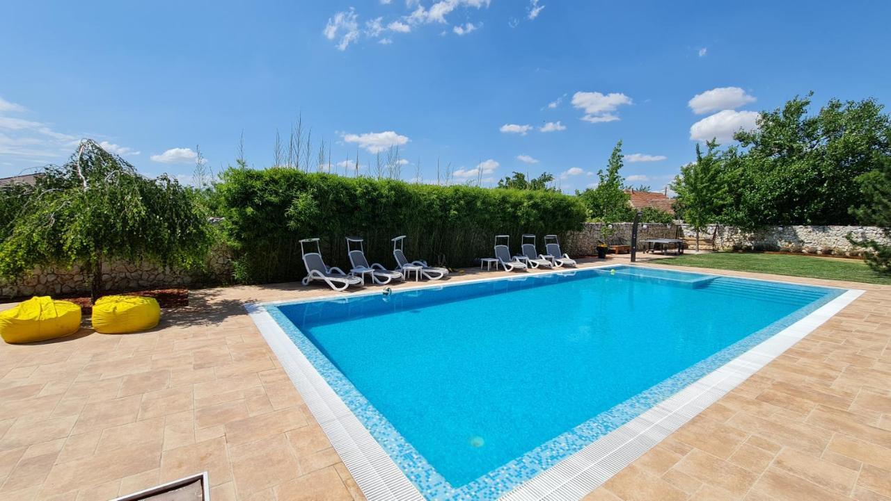 Kubiq Residence Temesgyarmat Kültér fotó